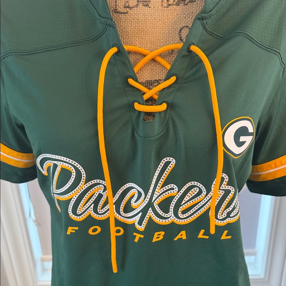 🆕 Packers Women's Green Lace-Up Football Top bay Size Medium - Picture 2 of 5